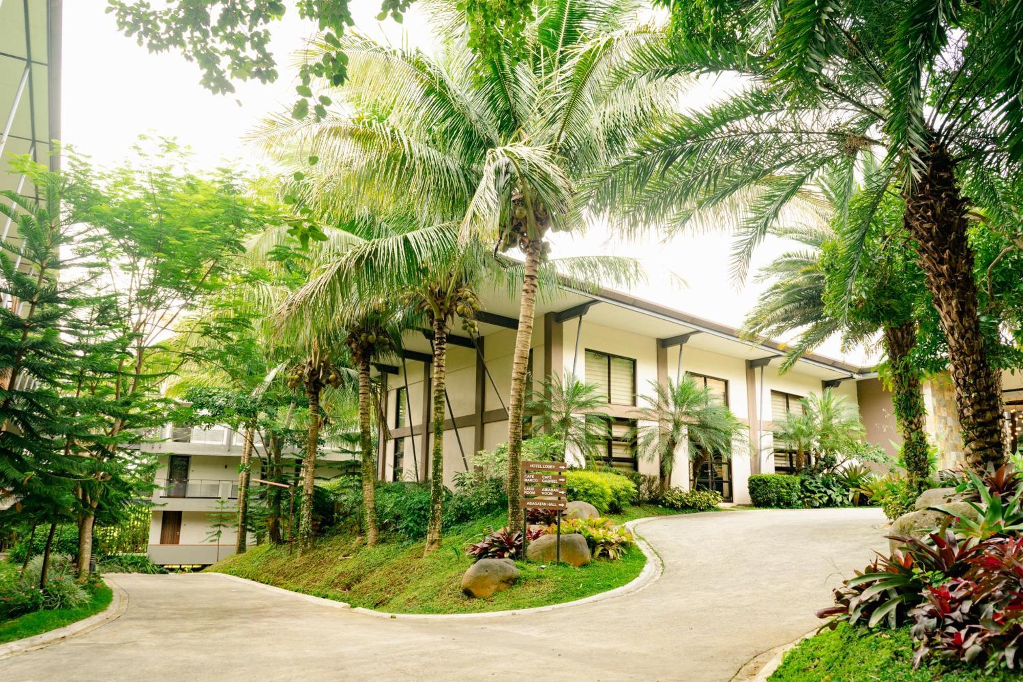 Abagatan Ti Manila Hotel Alfonso Exterior photo