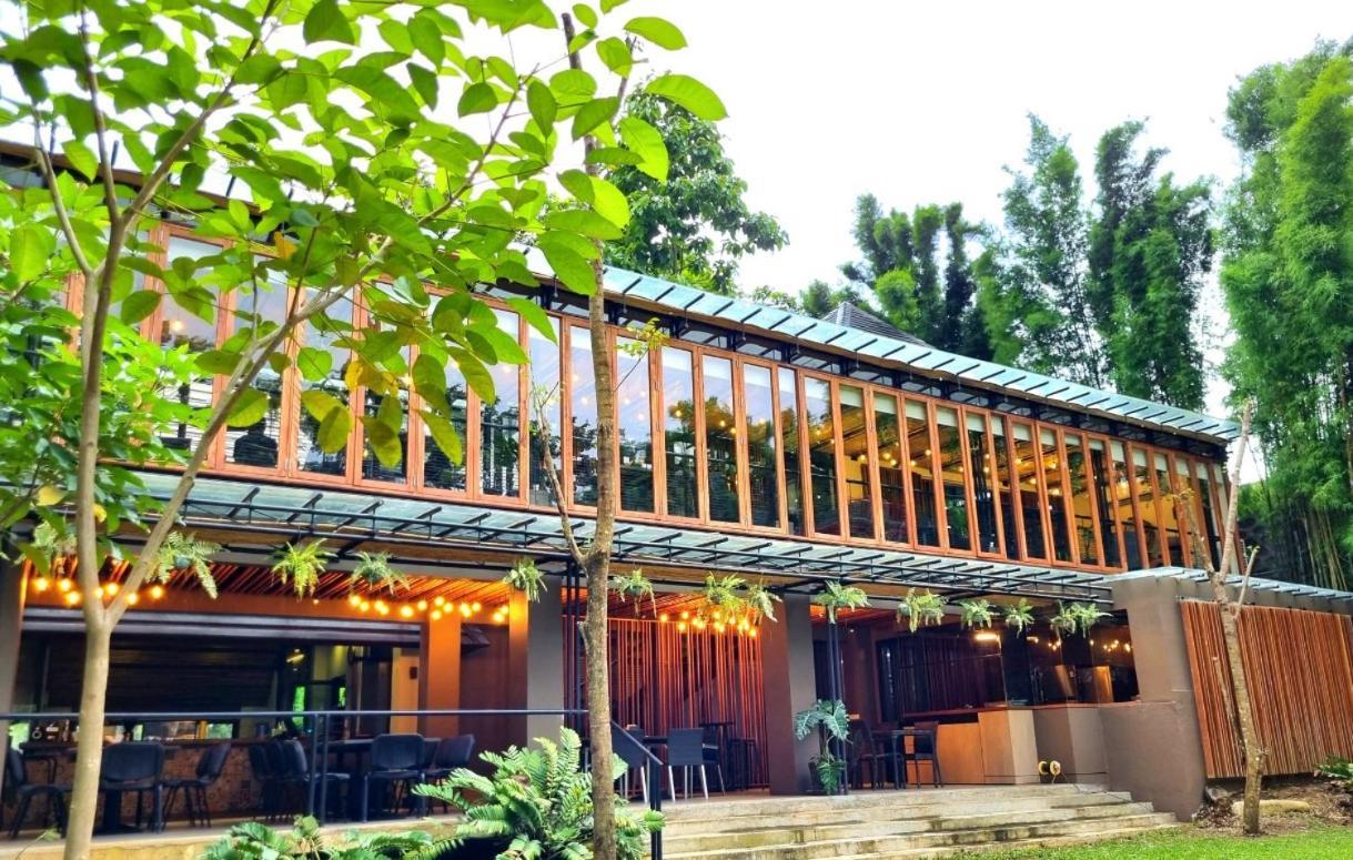 Abagatan Ti Manila Hotel Alfonso Exterior photo